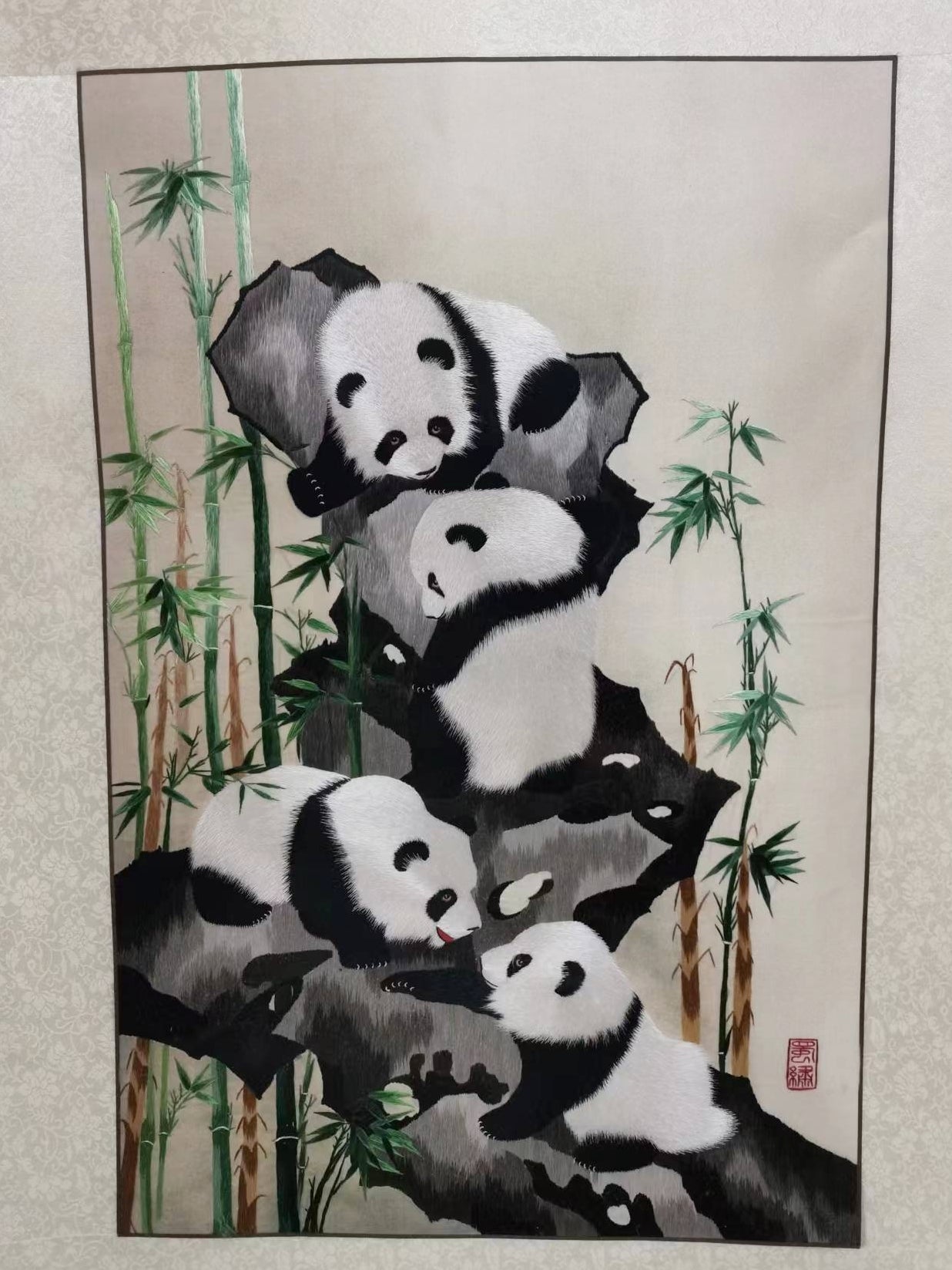 Shu embroidery panda family happiness - D1352