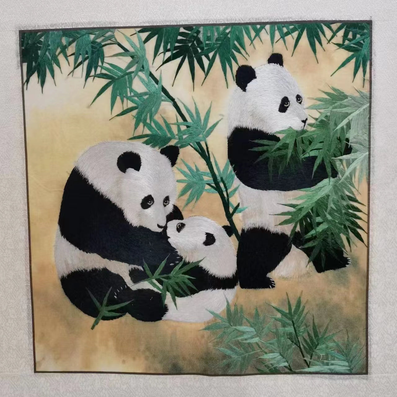 Shu embroidery panda family happiness - D1352